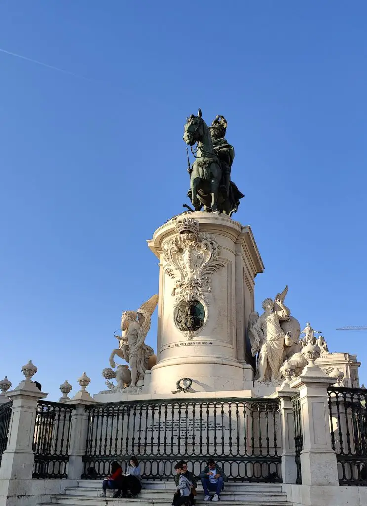 Lisbon statue